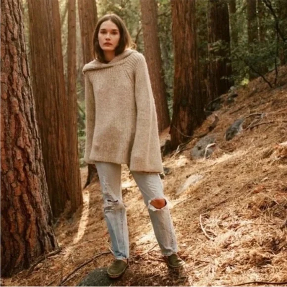 Doen Hooded Chunky Knit Sweater in Beige - Picture 2 of 8